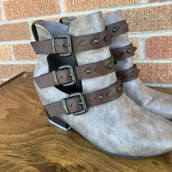 Sonoma Shoes - Sonoma good for life grey distressed look brown straps size 8